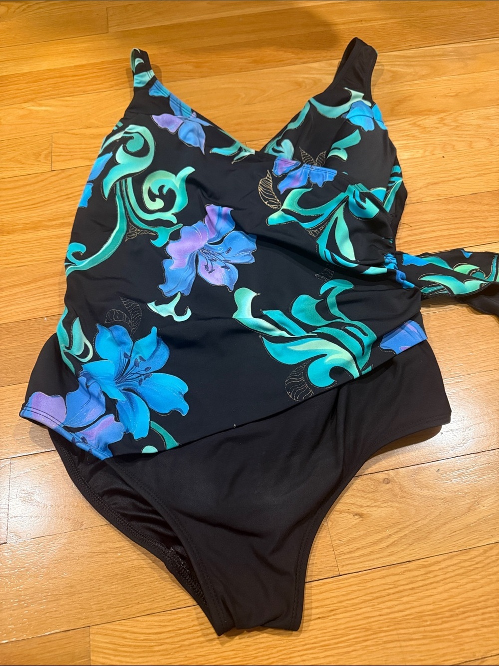 Longitude women’s black floral one piece swimsuit size 24W.